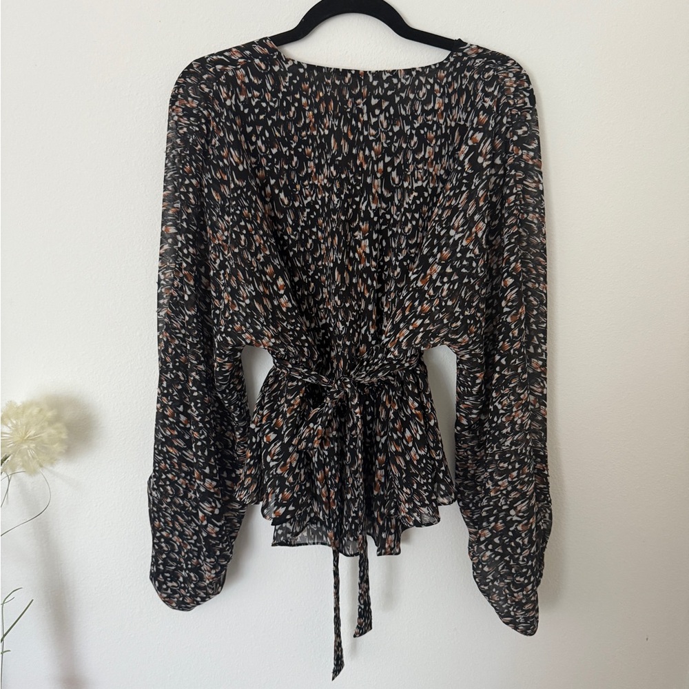 Express Black and Tan Patterned Blouse - Picture 3 of 4